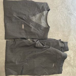 Figs graphite XS catarina top, and graphite S Zamora joggers